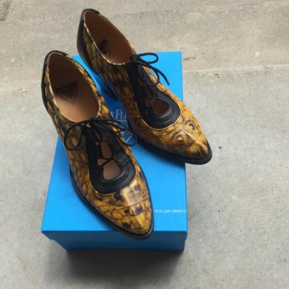 Fluevog Shoes - ENTRANCE ROOM 112 - Picture 3 of 5